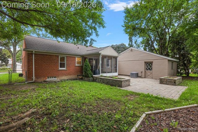 3034 Woodslee Drive, Royal Oak, MI 48073