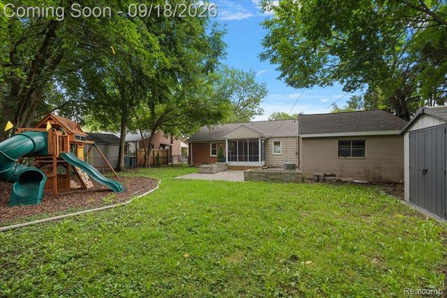 3034 Woodslee Drive, Royal Oak, MI 48073