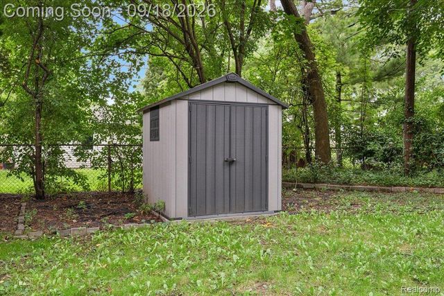 3034 Woodslee Drive, Royal Oak, MI 48073