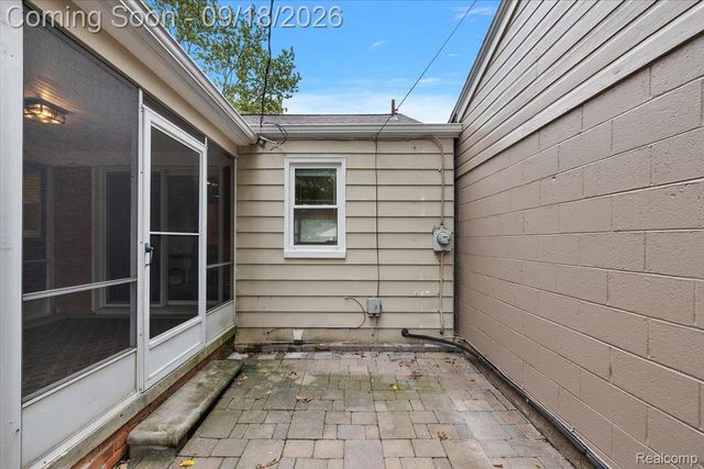 3034 Woodslee Drive, Royal Oak, MI 48073