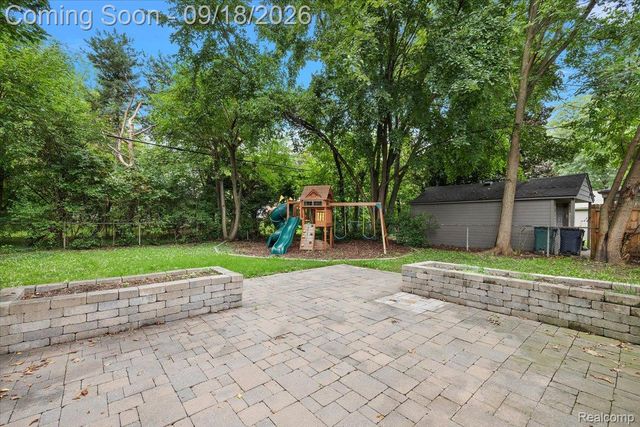3034 Woodslee Drive, Royal Oak, MI 48073