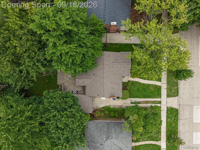 3034 Woodslee Drive, Royal Oak, MI 48073