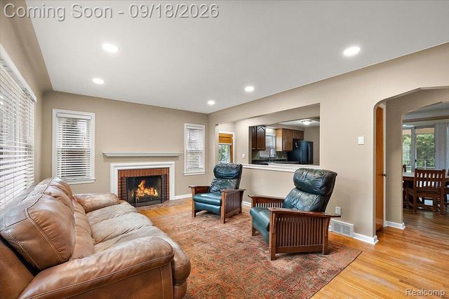 3034 Woodslee Drive, Royal Oak, MI 48073