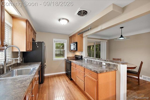 3034 Woodslee Drive, Royal Oak, MI 48073