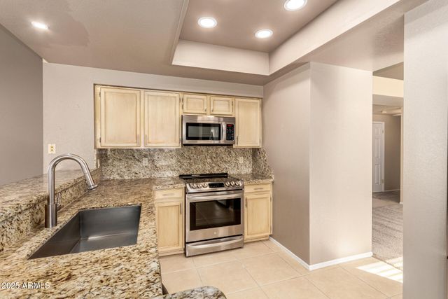 1007 E SECRETARIAT Drive, Tempe, AZ 85284