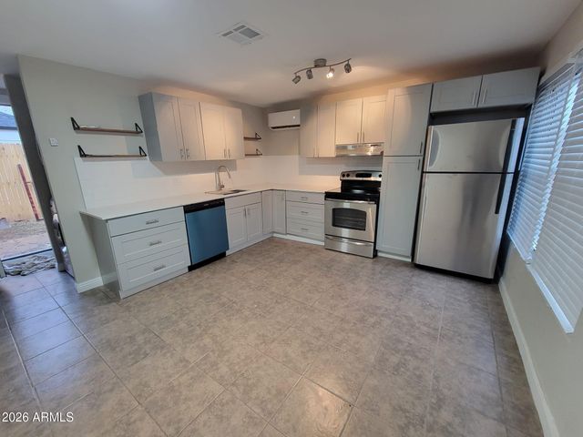 820 S 15th Avenue, Phoenix, AZ 85007