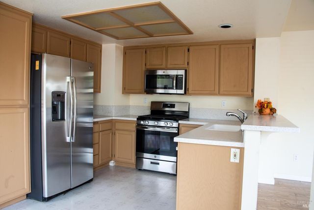 7036 Edinburgh Ct, Windsor, CA 95492