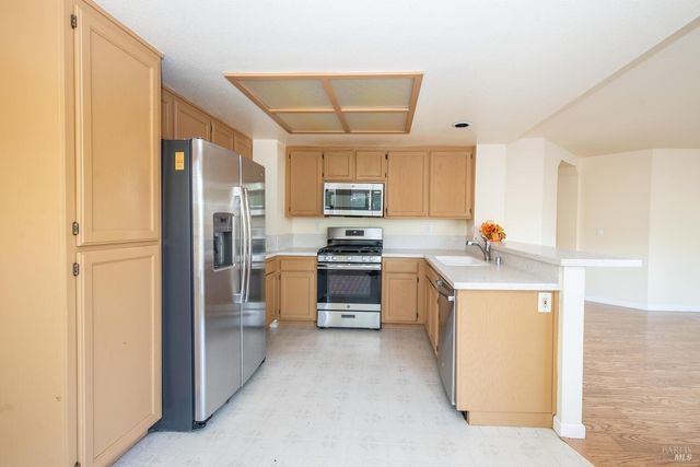 7036 Edinburgh Ct, Windsor, CA 95492