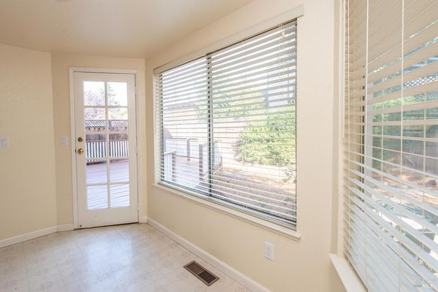 7036 Edinburgh Ct, Windsor, CA 95492