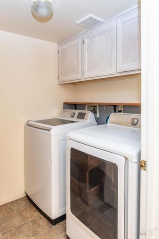 7036 Edinburgh Ct, Windsor, CA 95492