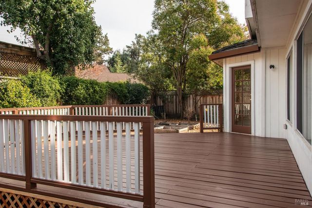 7036 Edinburgh Ct, Windsor, CA 95492