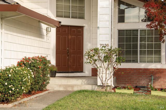 7036 Edinburgh Ct, Windsor, CA 95492
