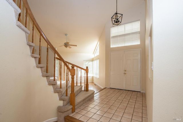 7036 Edinburgh Ct, Windsor, CA 95492