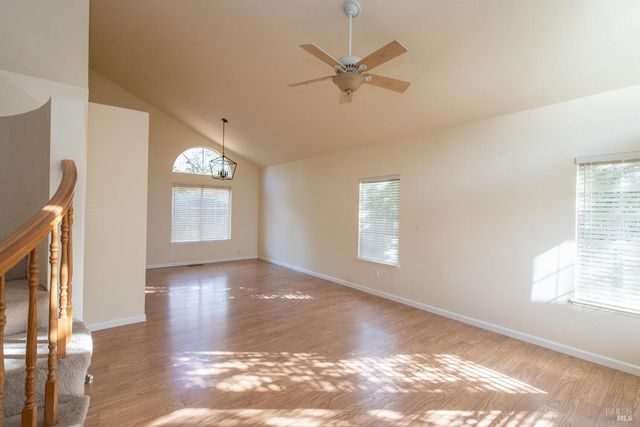 7036 Edinburgh Ct, Windsor, CA 95492