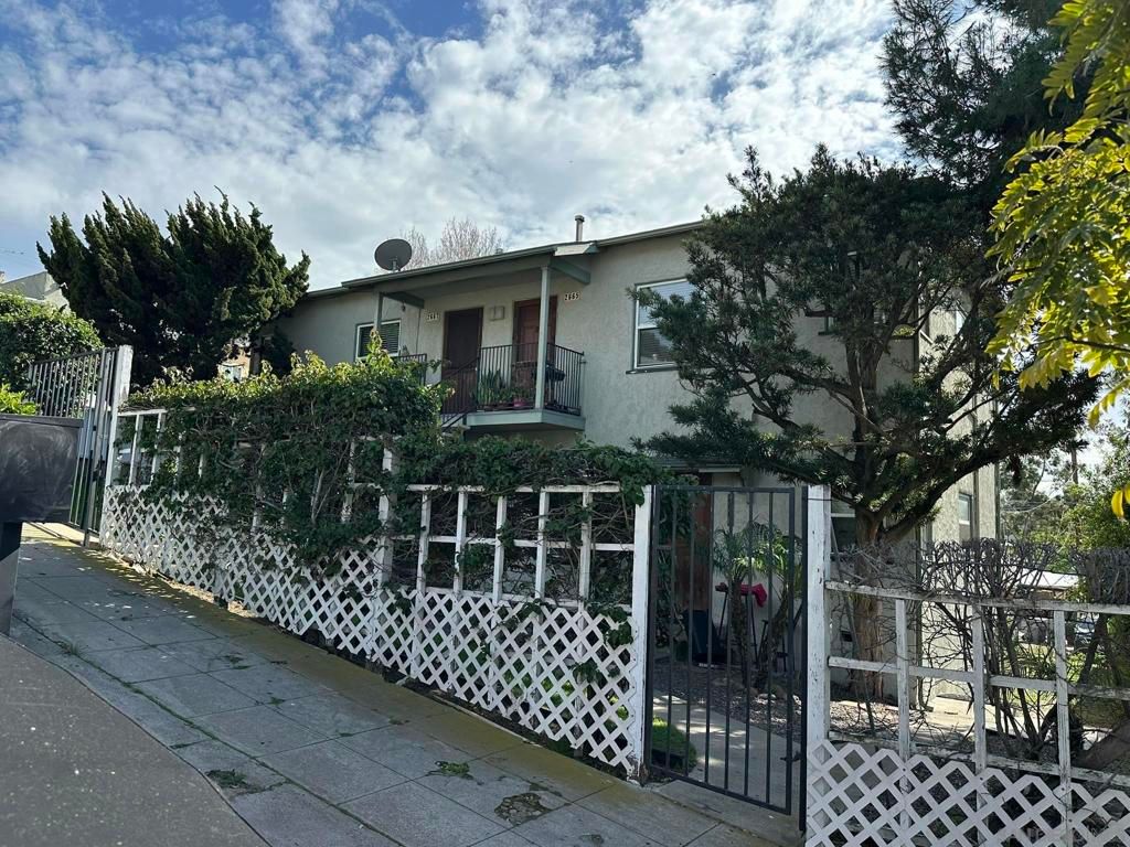 Image 3 of property listing at 2663 67 E Street, San Diego, CA 92102