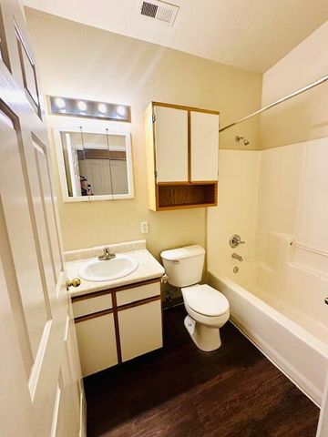 1211 Locust Street, Medford, OR 97501