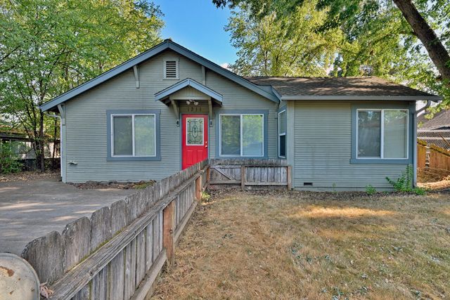 1211 Locust Street, Medford, OR 97501