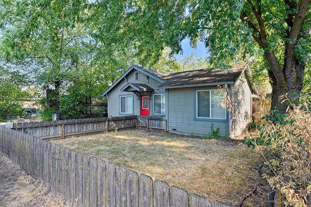 1211 Locust Street, Medford, OR 97501