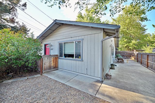 1211 Locust Street, Medford, OR 97501
