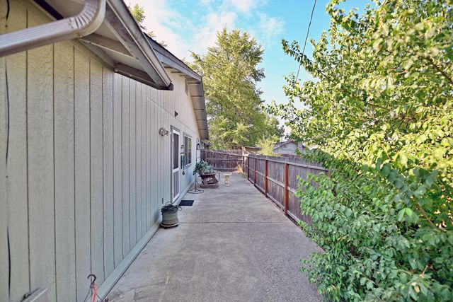 1211 Locust Street, Medford, OR 97501