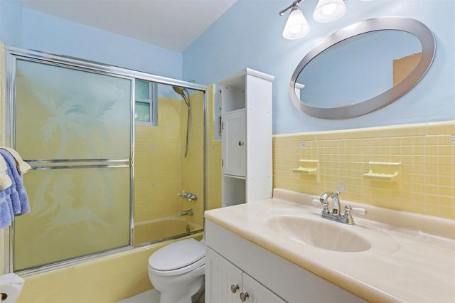 6430 Harding St, Hollywood, FL 33024