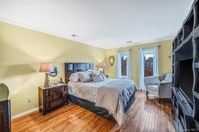 704 Fenway Road, Saint James, NY 11780