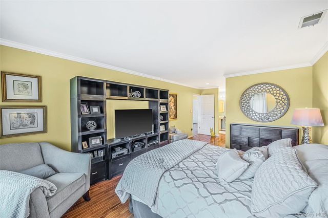 704 Fenway Road, Saint James, NY 11780