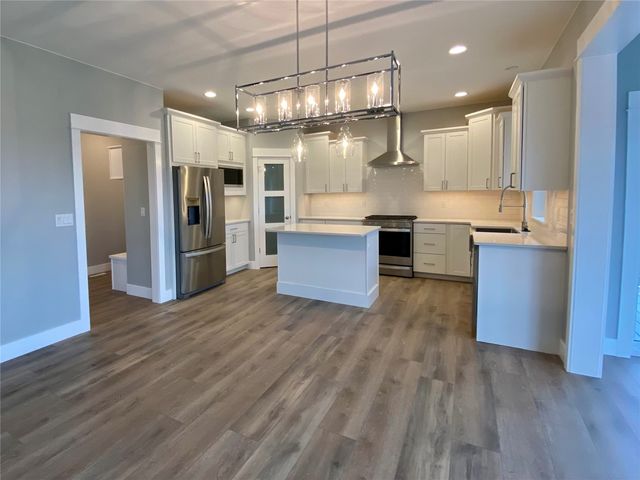 60 S Seven Oaks Road, North Liberty, IA 52317