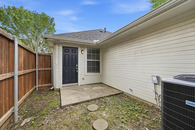 906 W Houston Street, Sherman, TX 75092