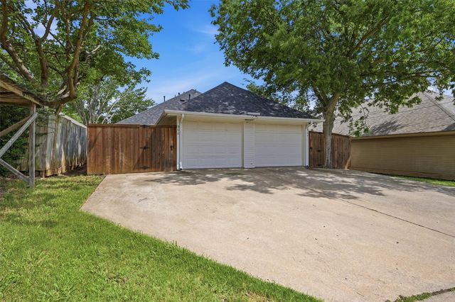 906 W Houston Street, Sherman, TX 75092