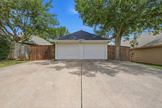 906 W Houston Street, Sherman, TX 75092