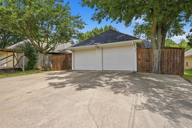 906 W Houston Street, Sherman, TX 75092