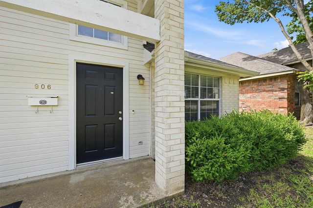 906 W Houston Street, Sherman, TX 75092