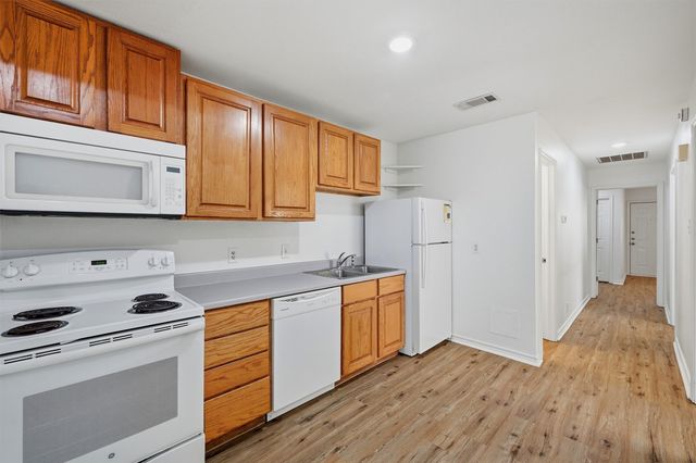 906 W Houston Street, Sherman, TX 75092