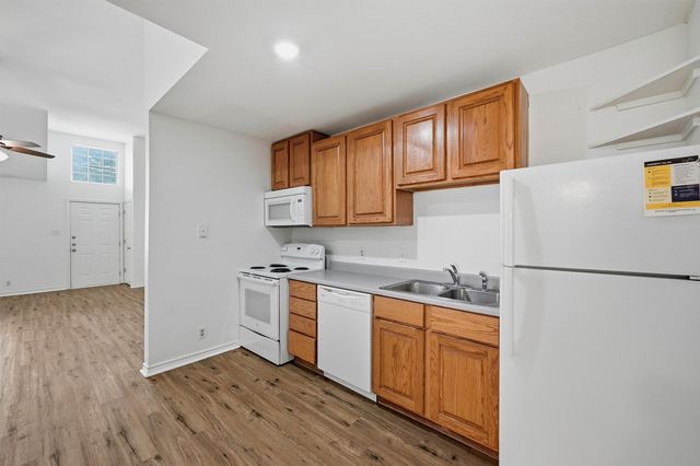 906 W Houston Street, Sherman, TX 75092