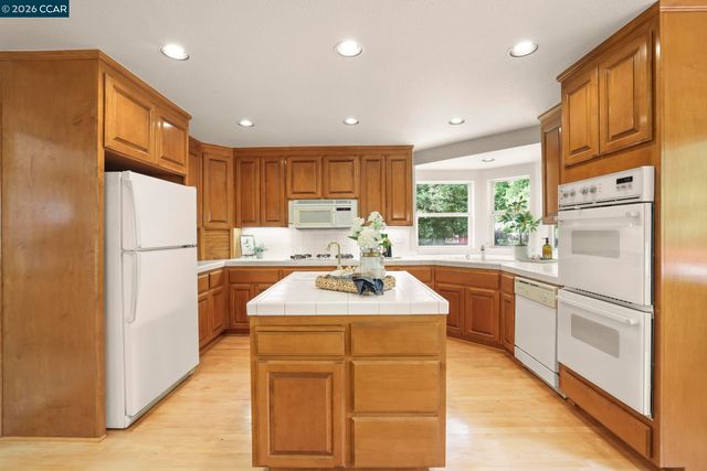 1441 Homestead Ave, Walnut Creek, CA 94598