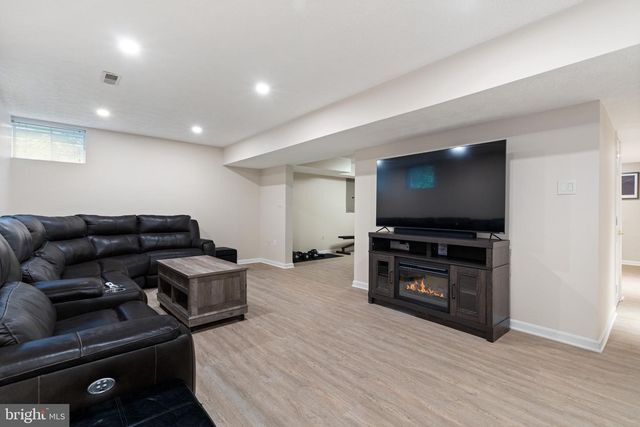 14444 N SLOPE ST, Centreville, VA 20120
