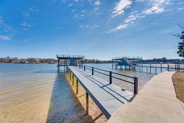 113 Crestwood Circle, Enchanted Oaks, TX 75156