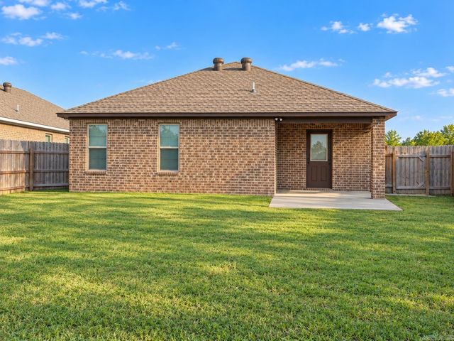 5621 Brookshire Dr, Jonesboro, AR 72401