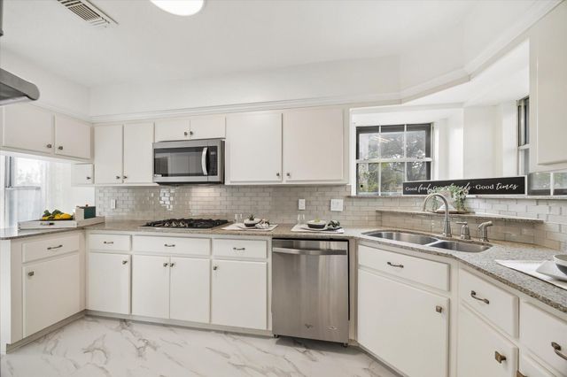 110 Shadow Wood Drive, Sugar Land, TX 77498