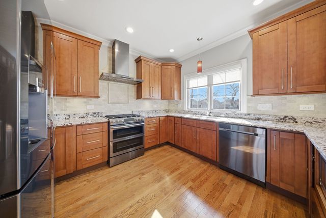 8242 Latrobe Avenue, Burbank, IL 60459