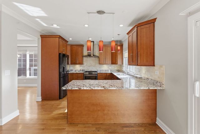 8242 Latrobe Avenue, Burbank, IL 60459