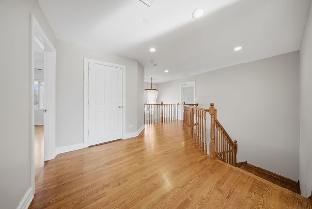 8242 Latrobe Avenue, Burbank, IL 60459