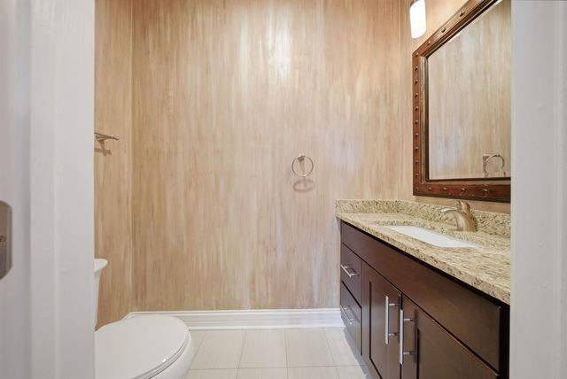 8242 Latrobe Avenue, Burbank, IL 60459