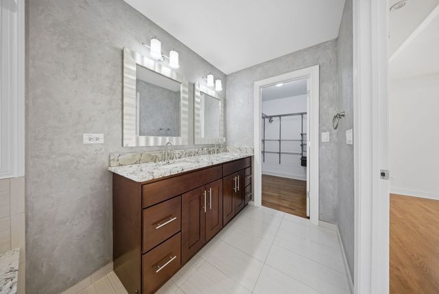 8242 Latrobe Avenue, Burbank, IL 60459