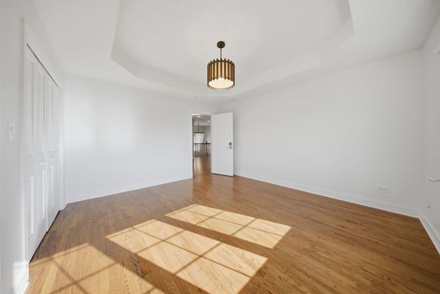 8242 Latrobe Avenue, Burbank, IL 60459