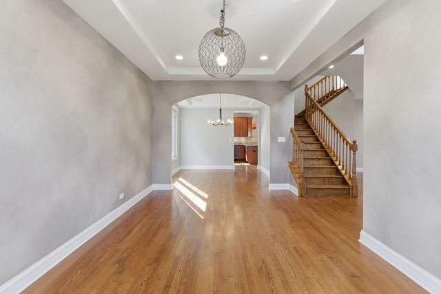 8242 Latrobe Avenue, Burbank, IL 60459