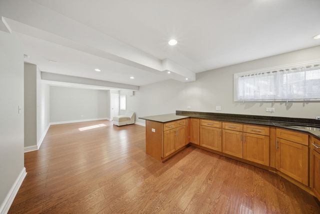 8242 Latrobe Avenue, Burbank, IL 60459