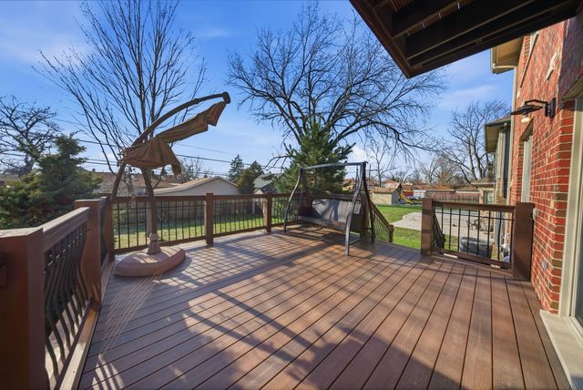 8242 Latrobe Avenue, Burbank, IL 60459