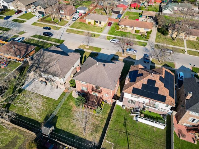 8242 Latrobe Avenue, Burbank, IL 60459